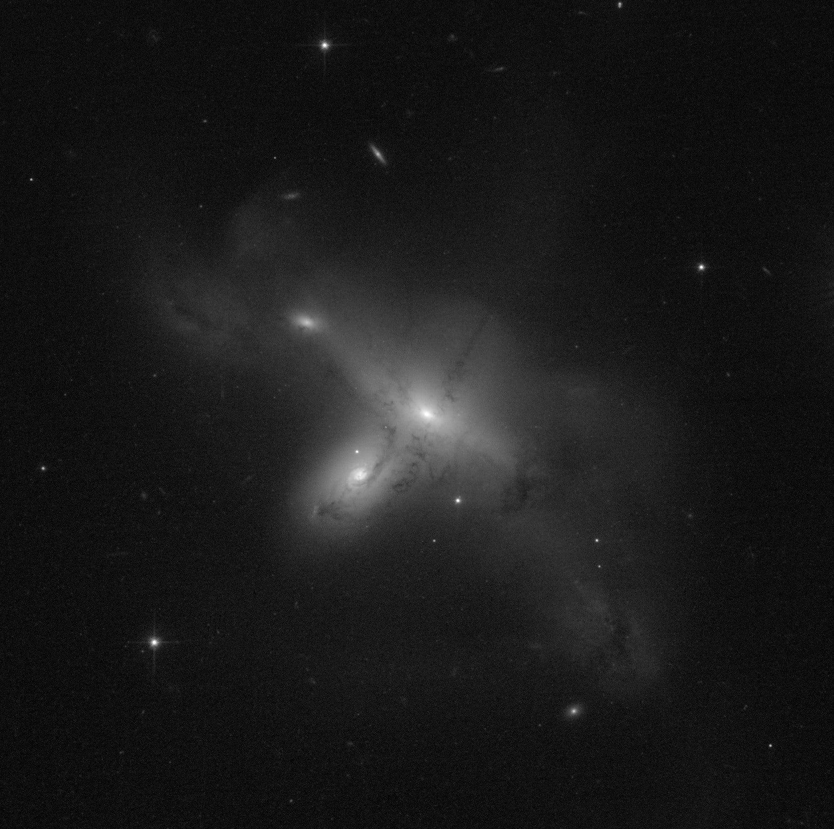 ARP-MADORE2115-273: a rare interacting galaxy pair.